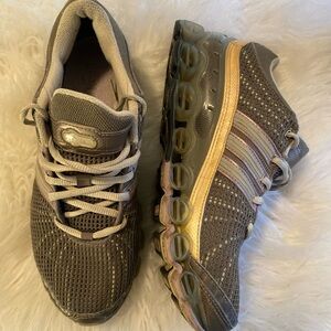 Adidas Women’s ‘Bounce’ Sneaker. Gray, Lavender, Teal Athletic Sneaker. Size 7.5